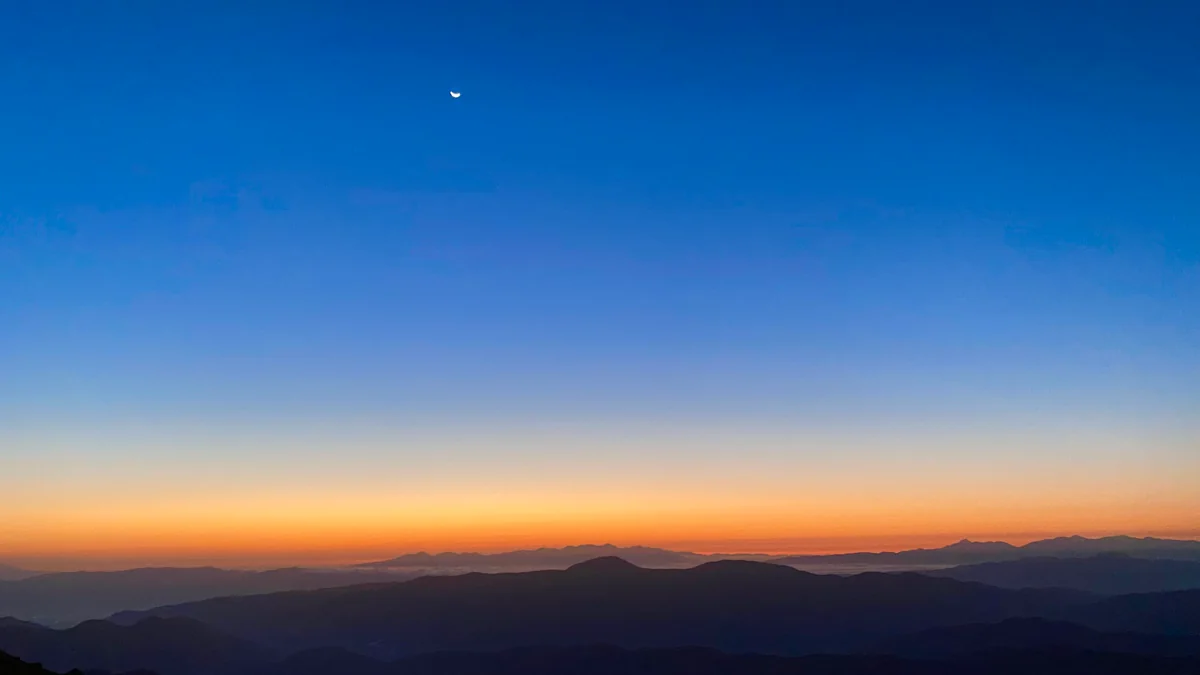 投稿写真：夜と朝の狭間に
