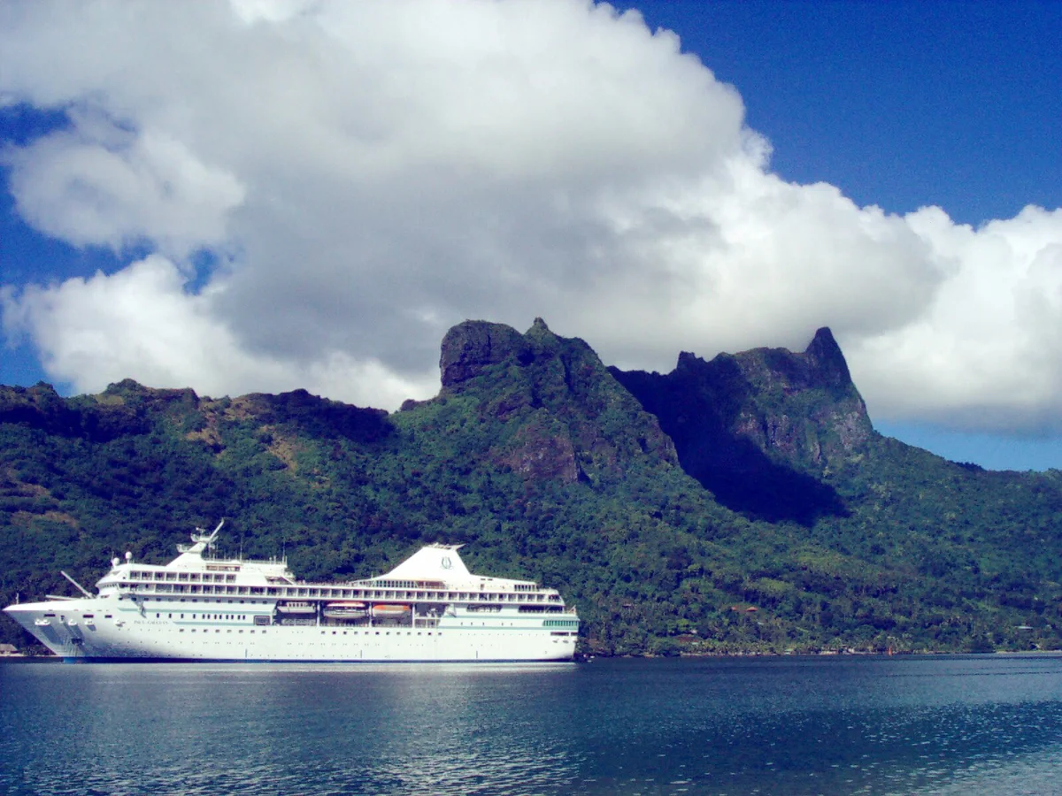 投稿写真：停泊するクルーズ船