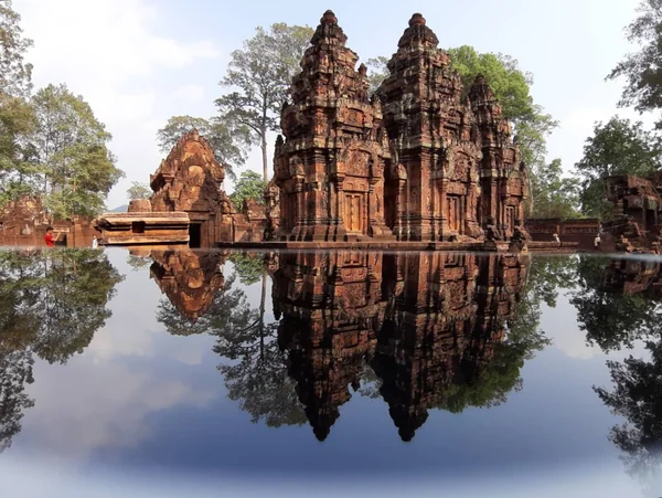 投稿：バンテアイ・スレイ