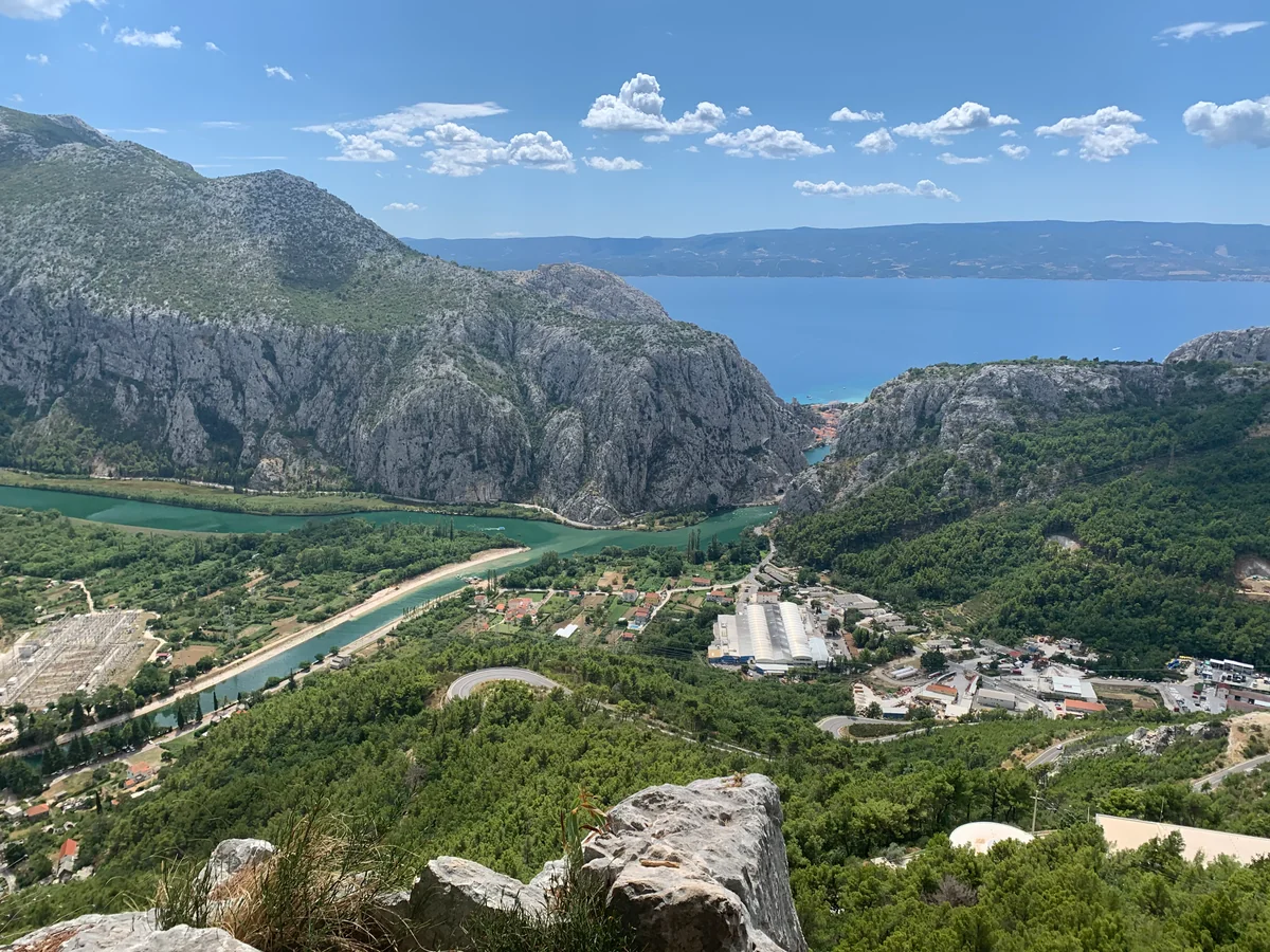 投稿写真：クロアチア🇭🇷オミシュの遠景✨