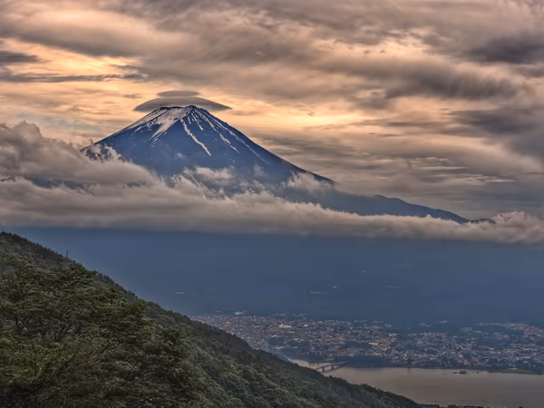 投稿：御坂峠からの笠雲富士山