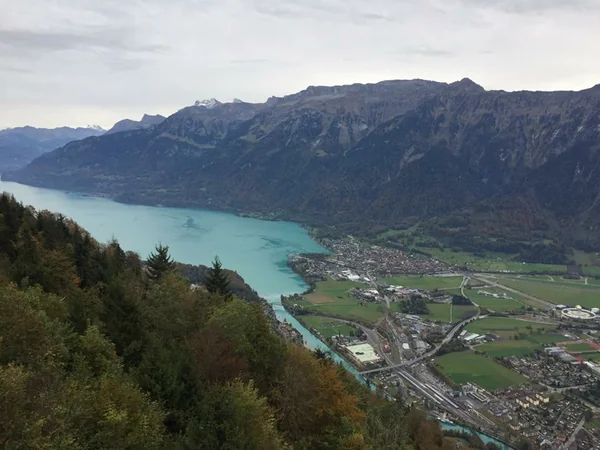 投稿：エメラルドグリーンの湖