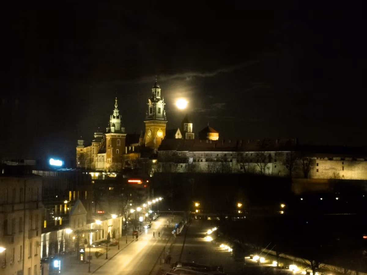 投稿写真：月夜のヴァヴェル城