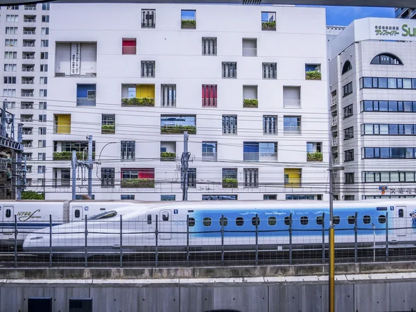 投稿：お洒落な建物とディズニー新幹線