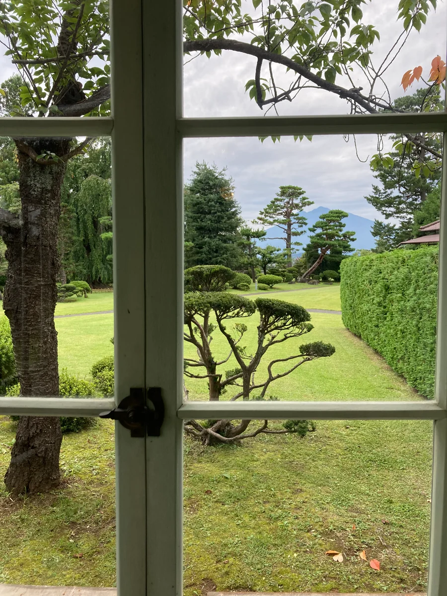 投稿写真：窓から見える岩木山