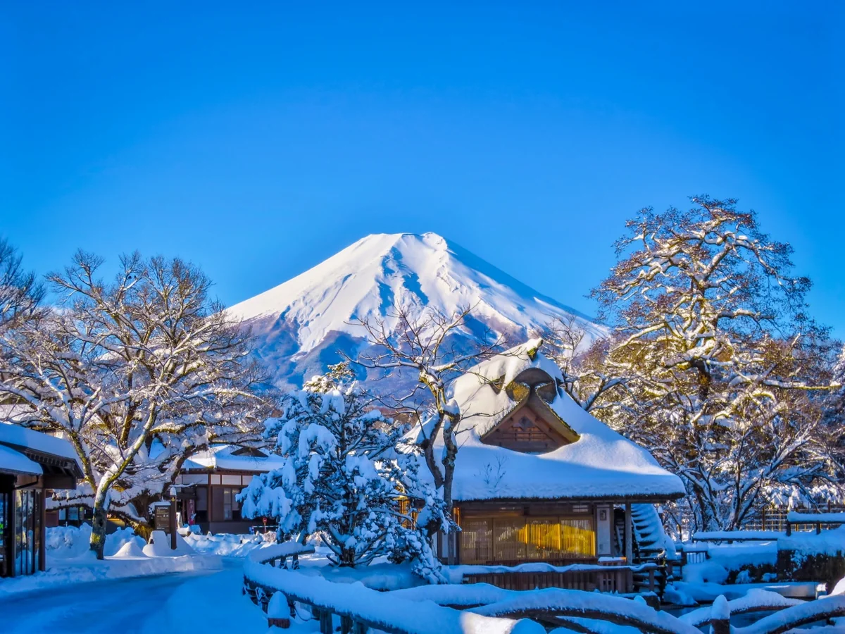 投稿写真：雪の忍野八海と富士山