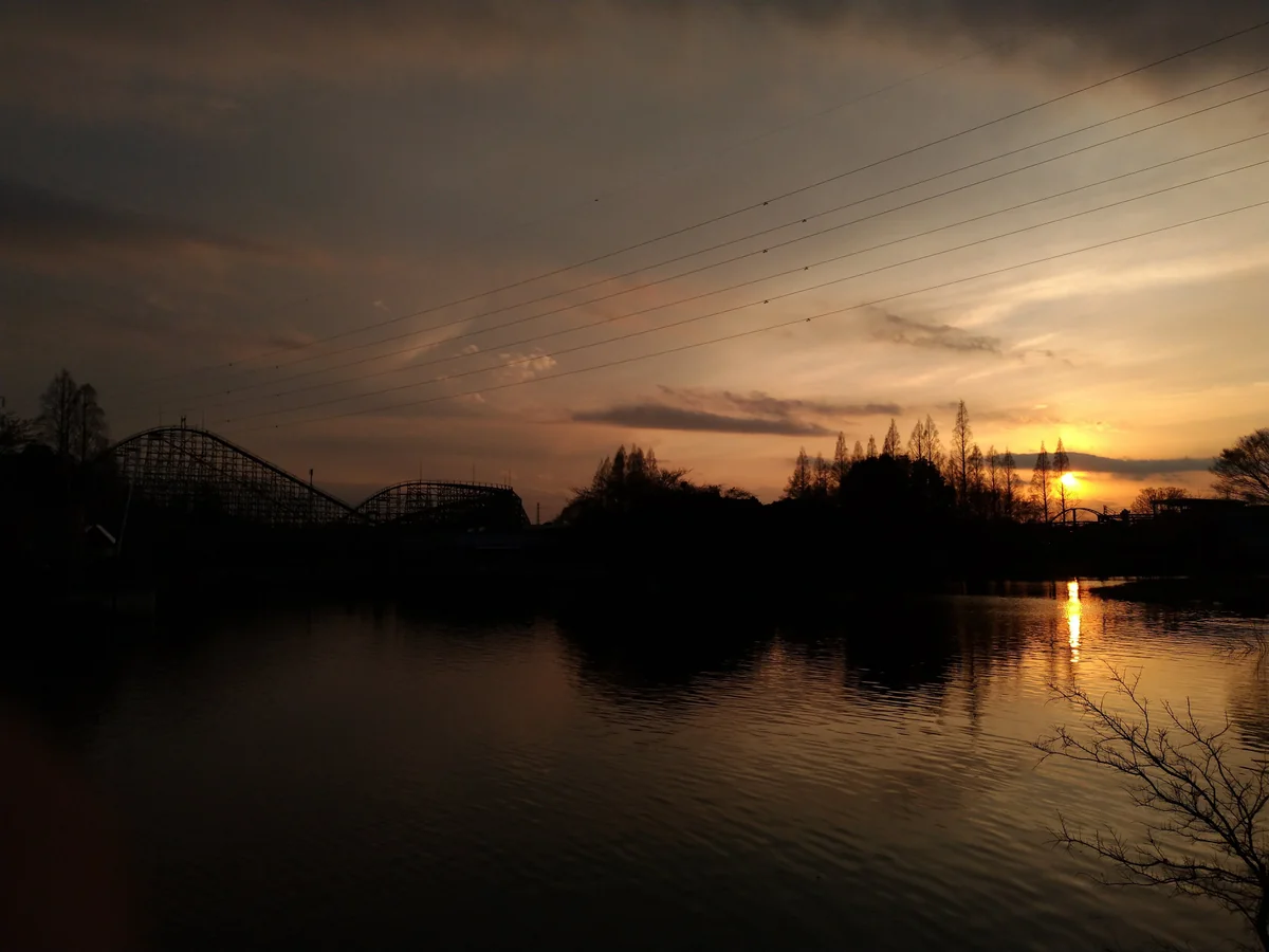 投稿写真：夕日と遊園地