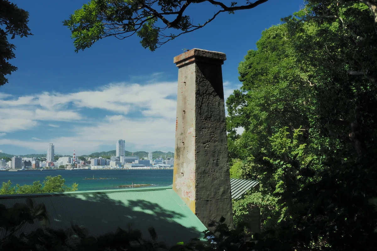 投稿写真：煙突と横須賀港