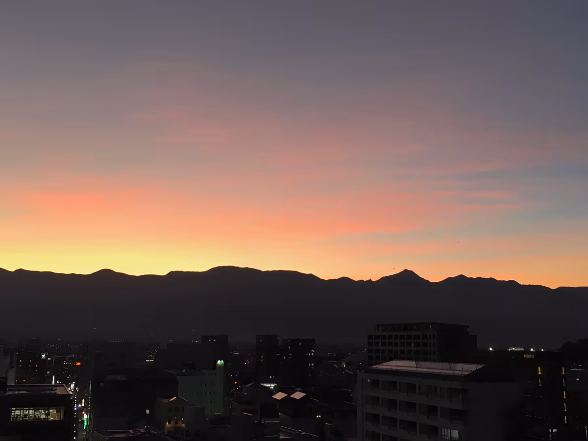 投稿写真：日没直後の西の空と北アルプス