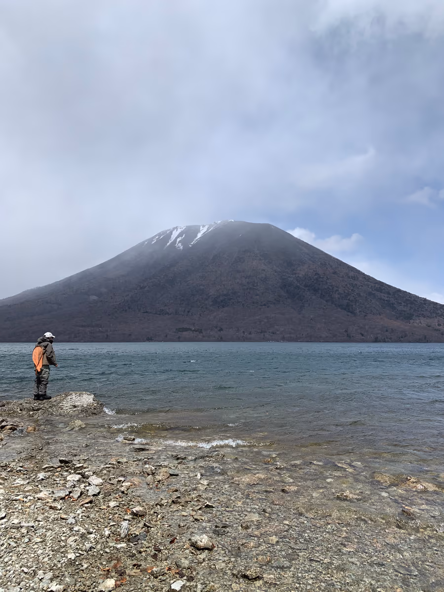 投稿写真：中禅寺湖南岸からみる男体山