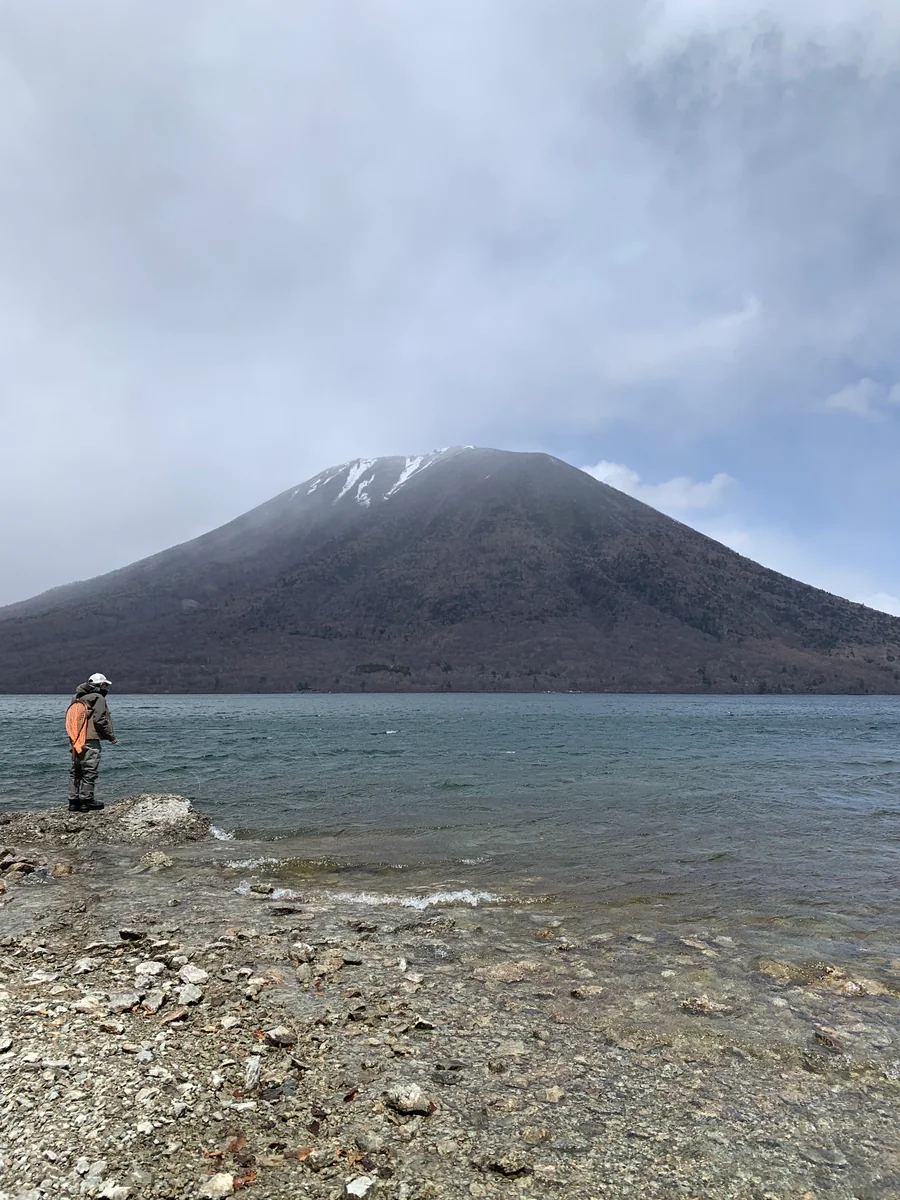 投稿写真：中禅寺湖南岸からみる男体山