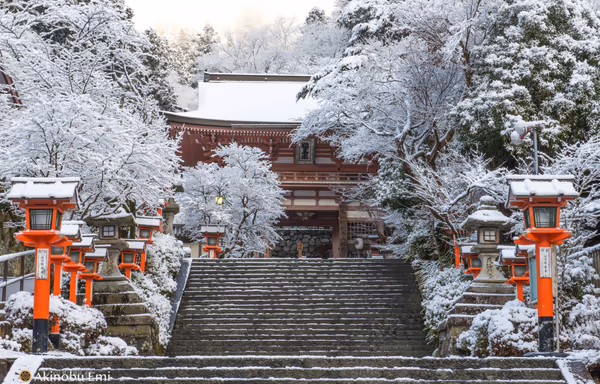 投稿：鞍馬寺　雪の山門