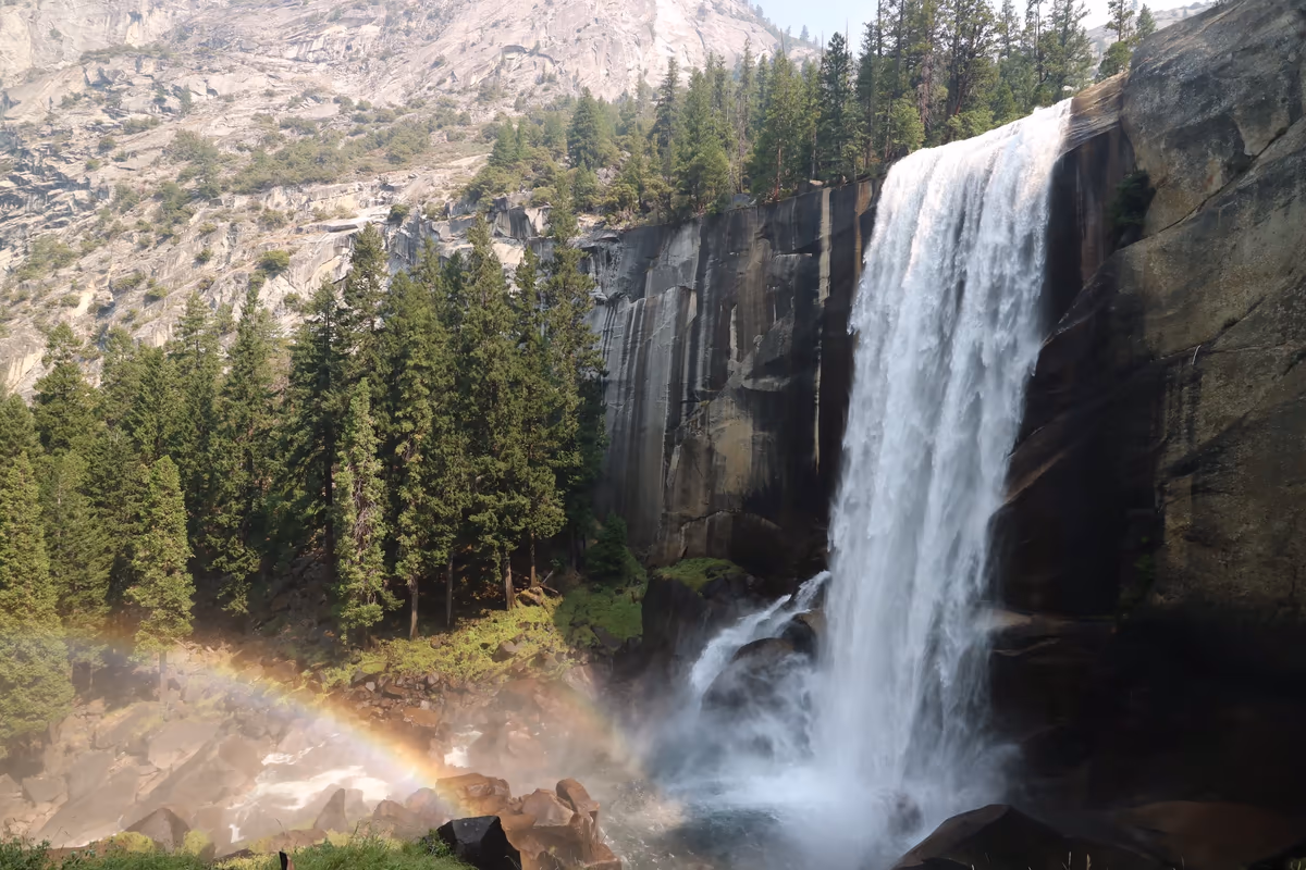 投稿写真：Vernal Falls with rainbow