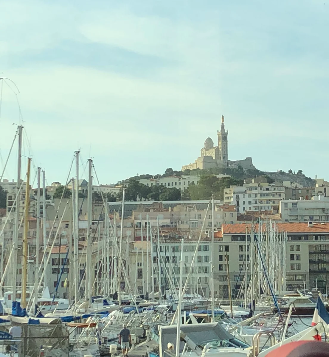 投稿写真：マルセイユ旧港とノートルダム教会