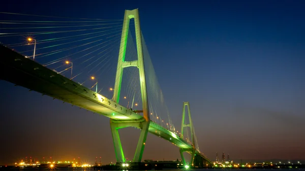 投稿：名港トリトンと夕焼け