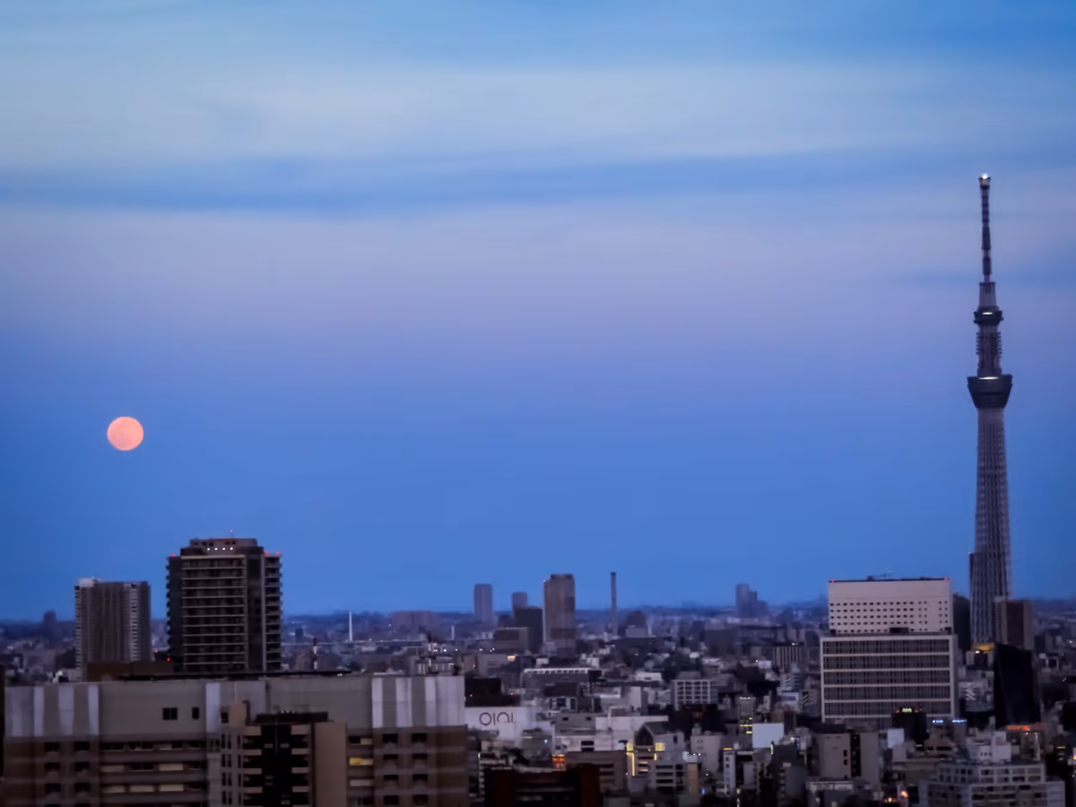 投稿写真：満月とスカイツリー