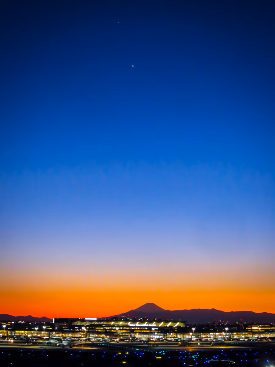 投稿写真：富士山の上に輝く木星と金星