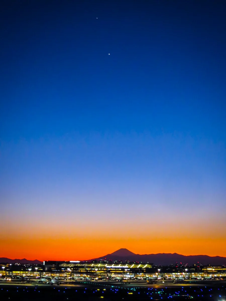 投稿写真：富士山の上に輝く木星と金星