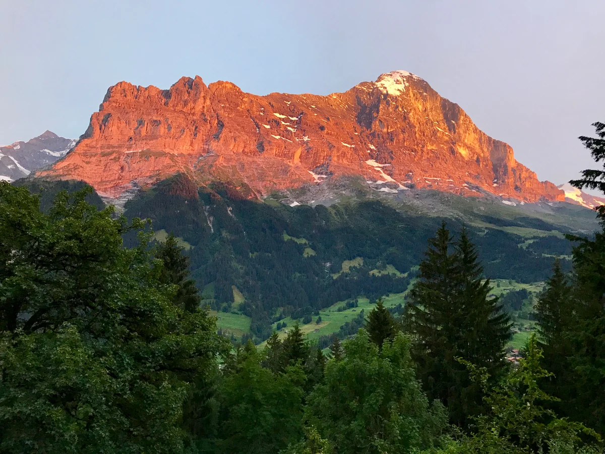 投稿写真：夕陽に燃えるバーニングアイガー