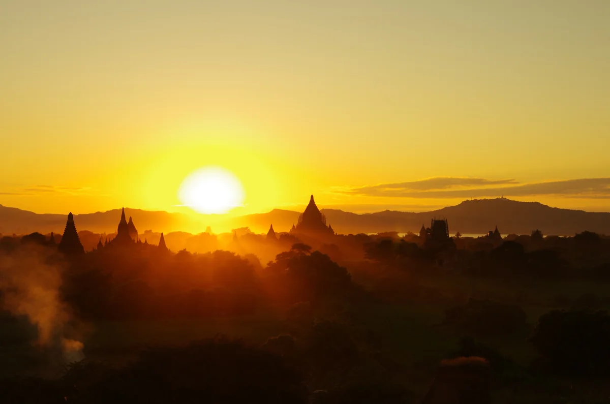 投稿写真：夕日のバガン遺跡