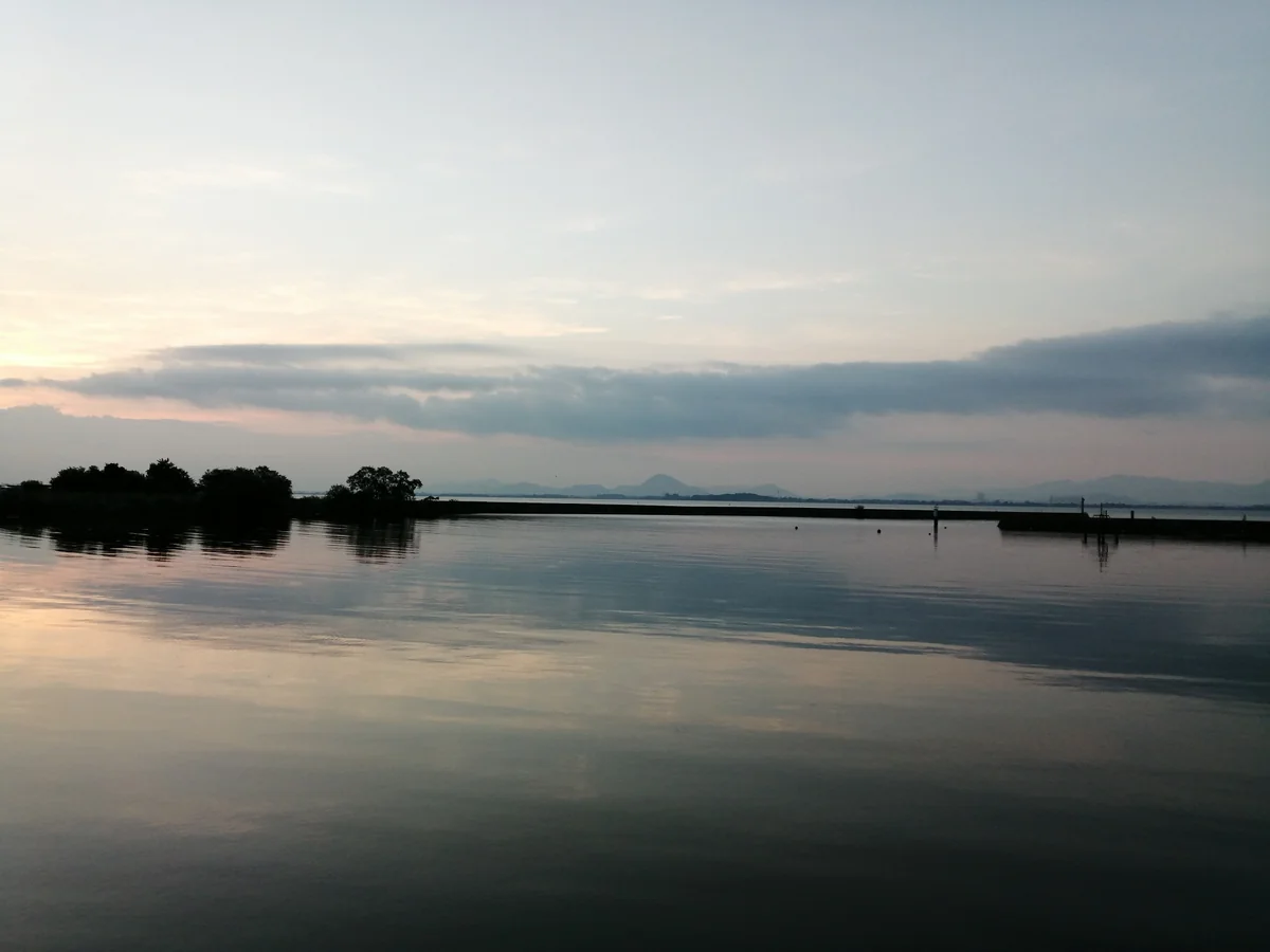 投稿写真：琵琶湖の夜明け