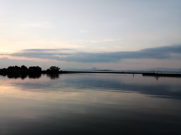 投稿：琵琶湖の夜明け