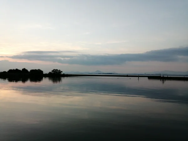 投稿：琵琶湖の夜明け