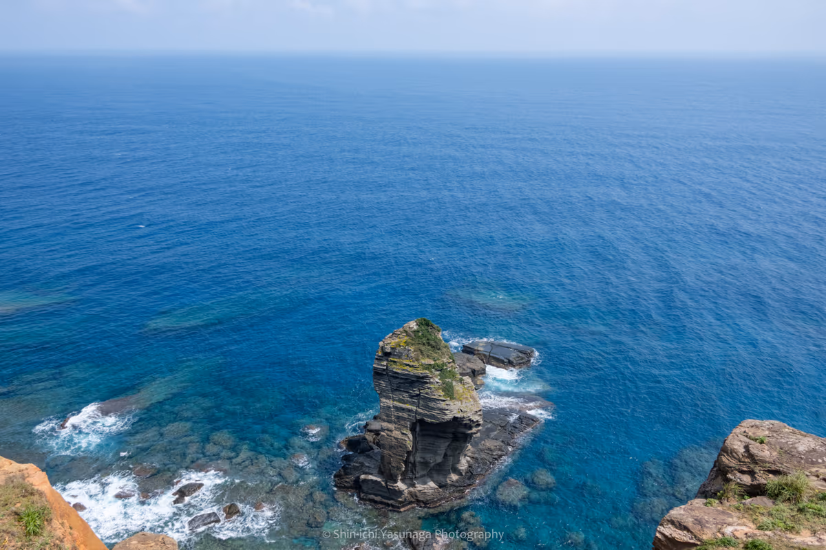 投稿写真：青い海の巨岩・立神岩