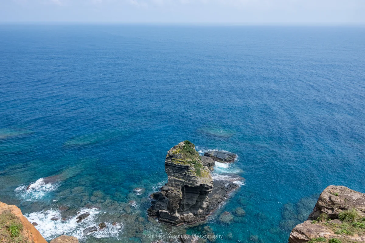投稿写真：青い海の巨岩・立神岩