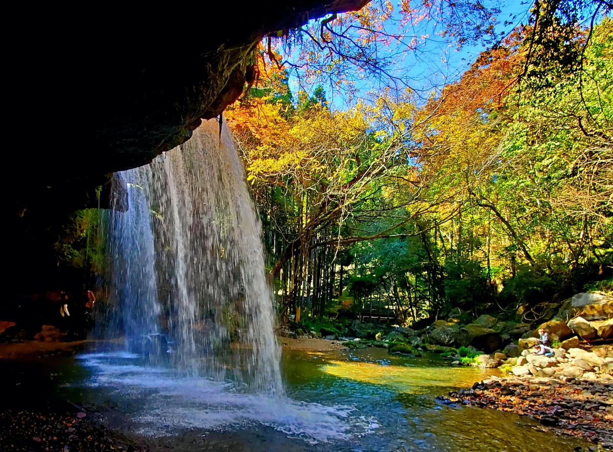 投稿写真：滝の中から見える景色