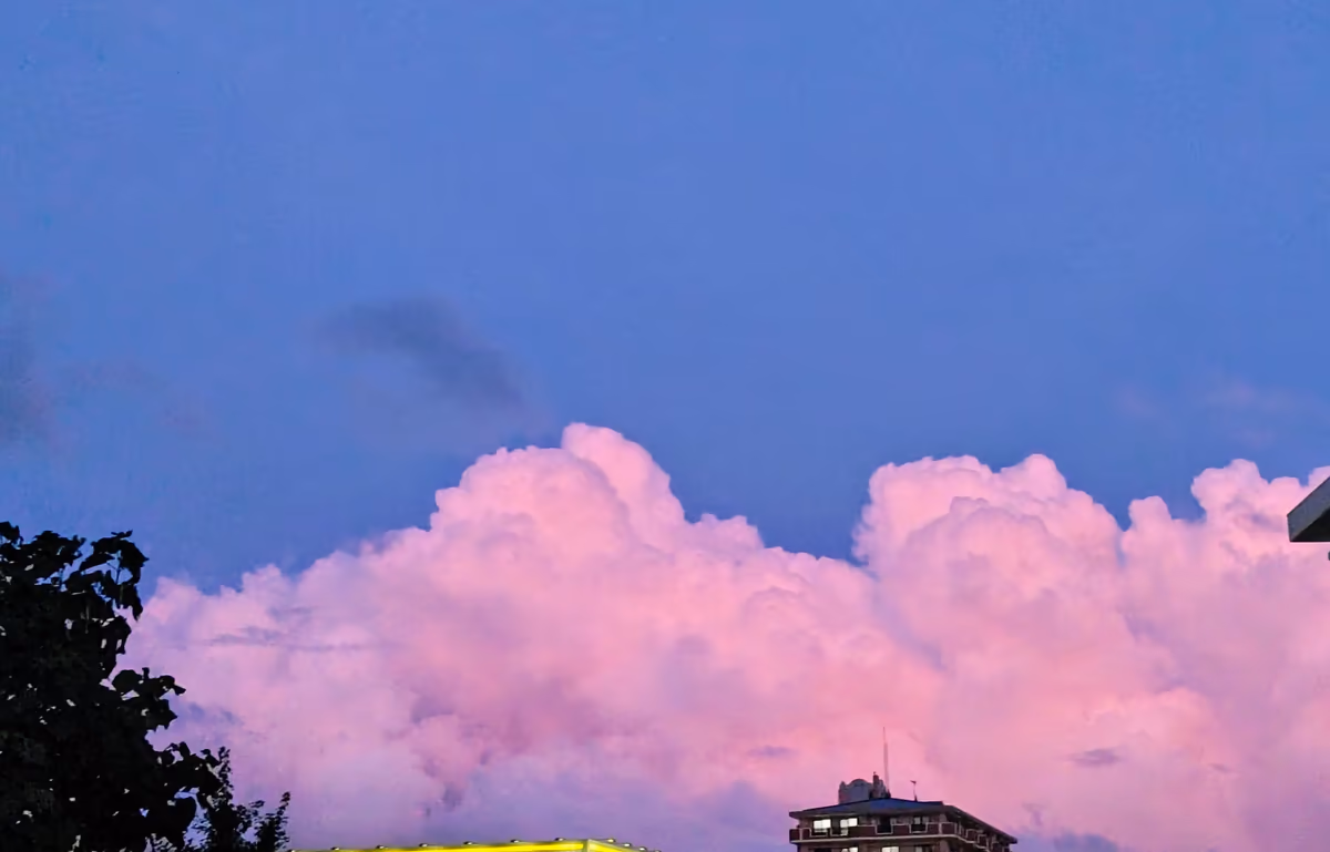 投稿写真：ピンクのわた菓子雲