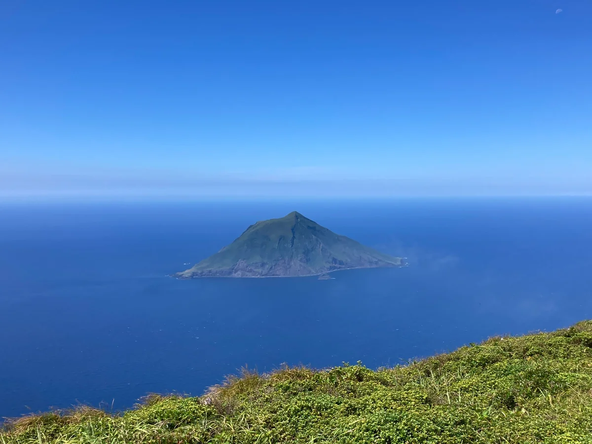 投稿写真：八丈富士の頂上からの八丈小島