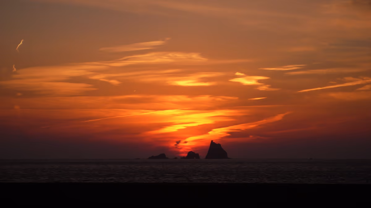 投稿写真：三本岳に沈む夕陽