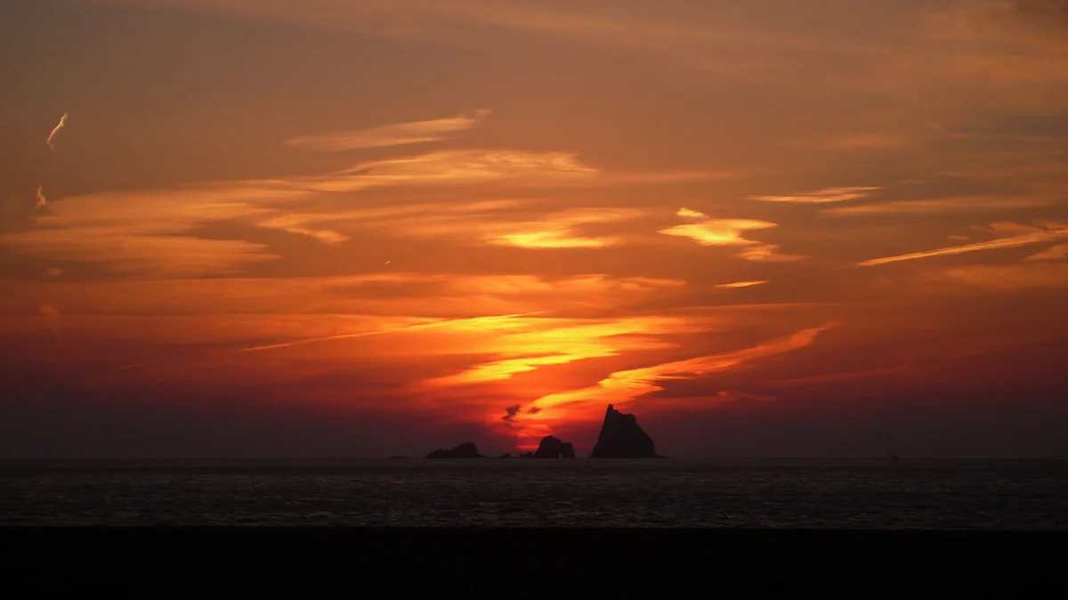投稿写真：三本岳に沈む夕陽