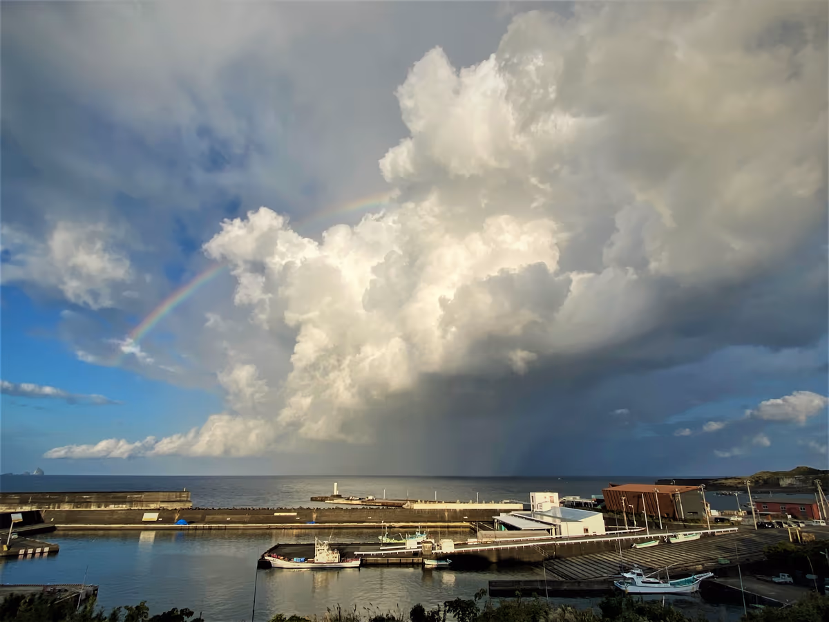 投稿写真：晴れの虹と雲