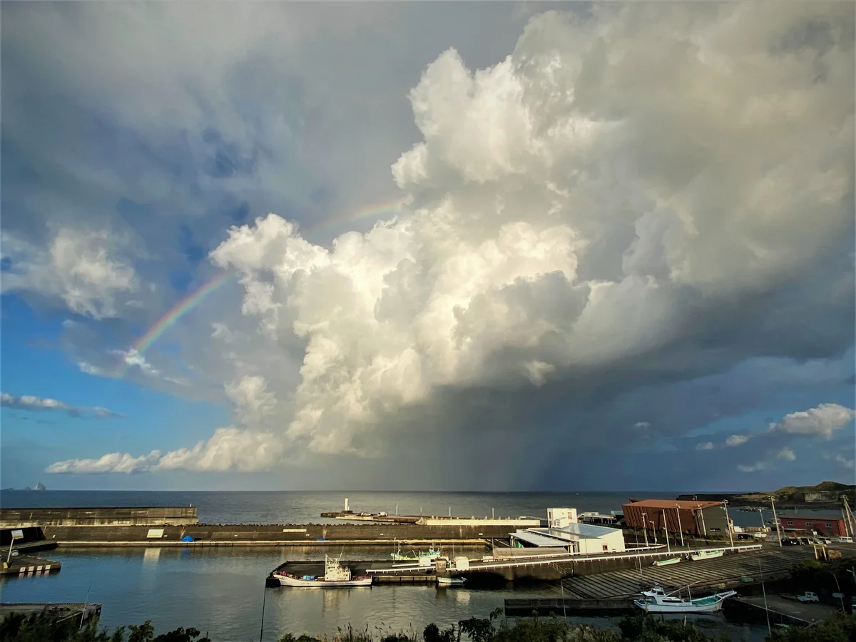 投稿写真：晴れの虹と雲