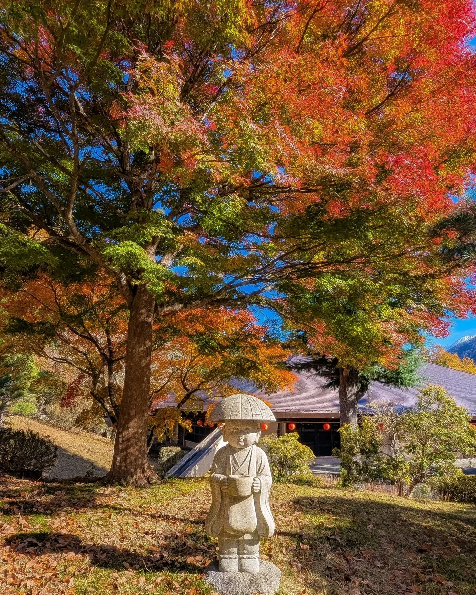 投稿写真：山梨県身延町 本栖寺