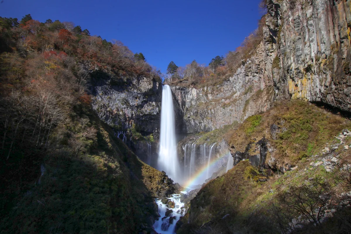 投稿写真：紅葉と虹の華厳の滝