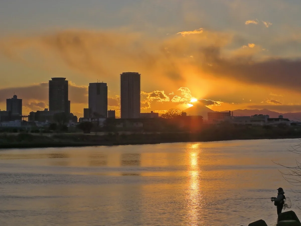 投稿写真：雲に阻まれたダイヤモンド富士