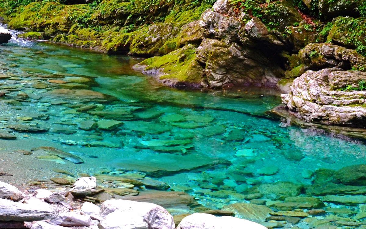 投稿写真：仁淀ブルー　「水晶渕にて」
