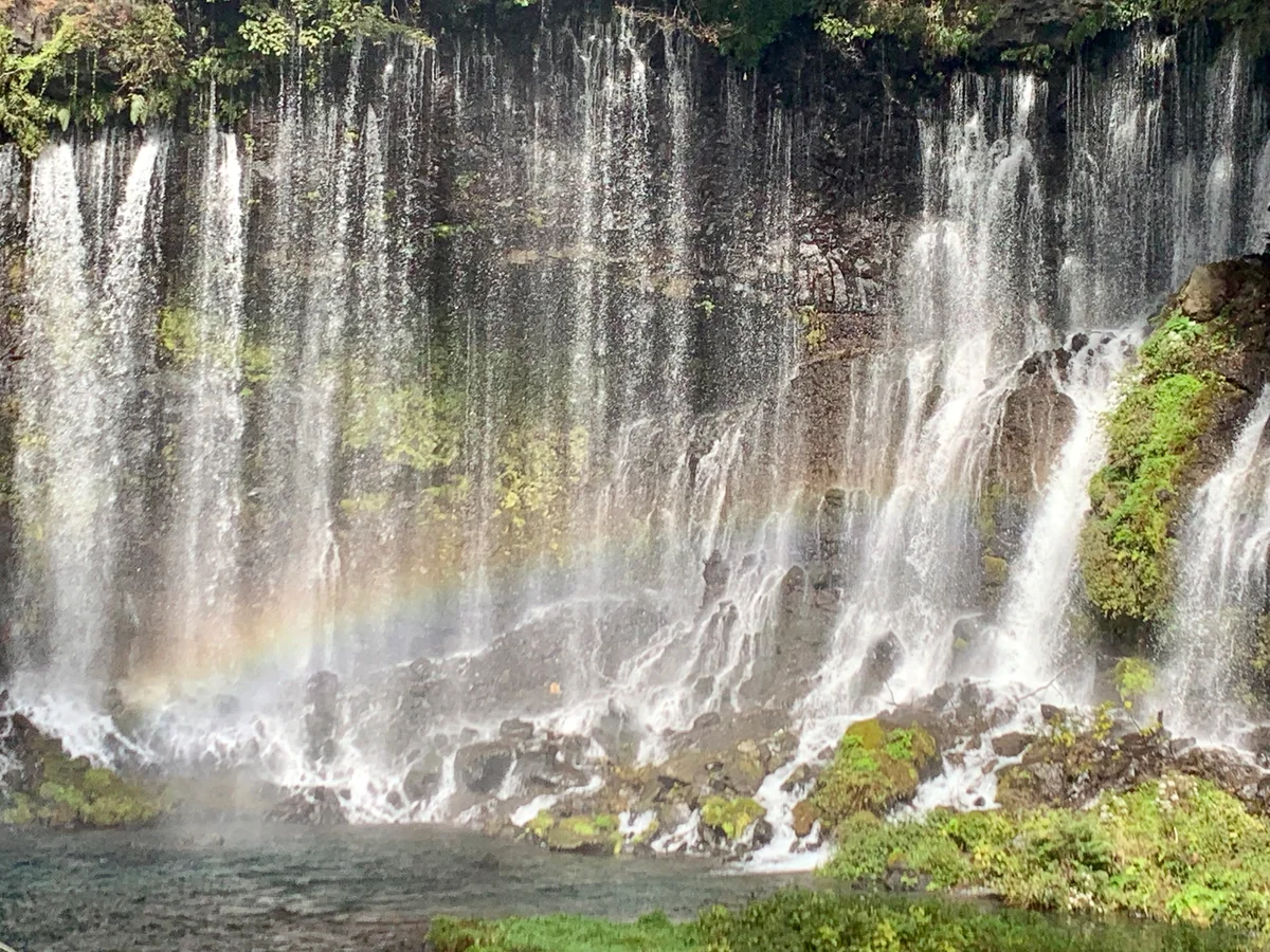 投稿写真：白糸の滝にかかる虹