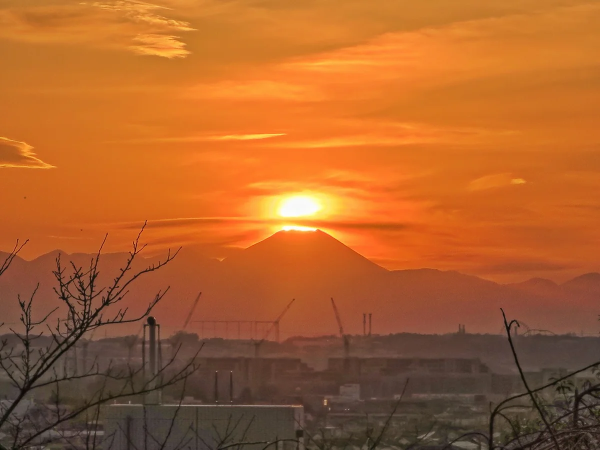 投稿写真：薄雲越しのダイヤモンド富士
