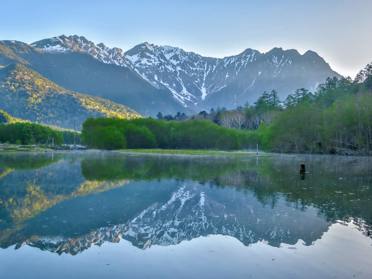 投稿写真：大正池に写る残雪の穂高連峰