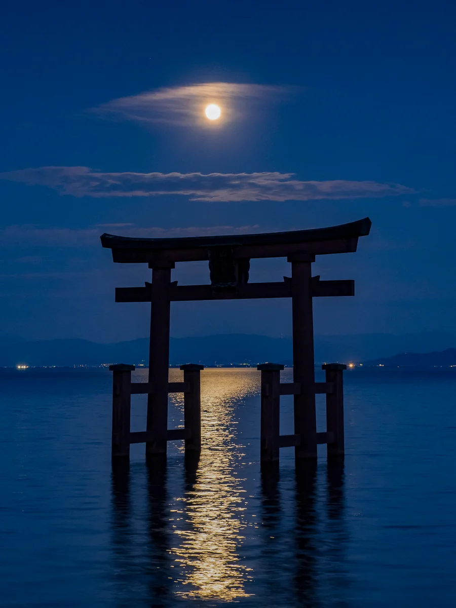 投稿写真：湖西の厳島とストロベリームーン
