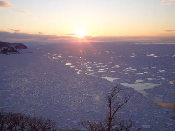 投稿：知床の夕景と流氷。