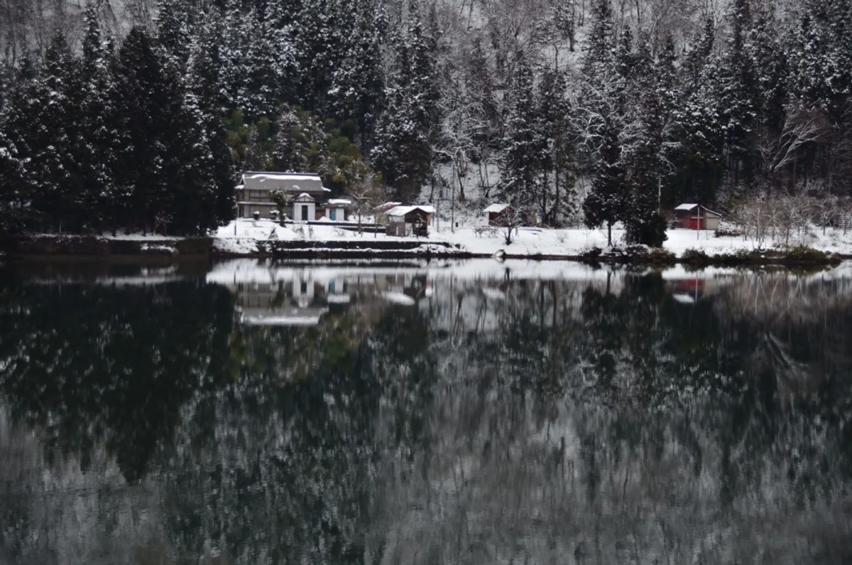 投稿写真：水辺の民家