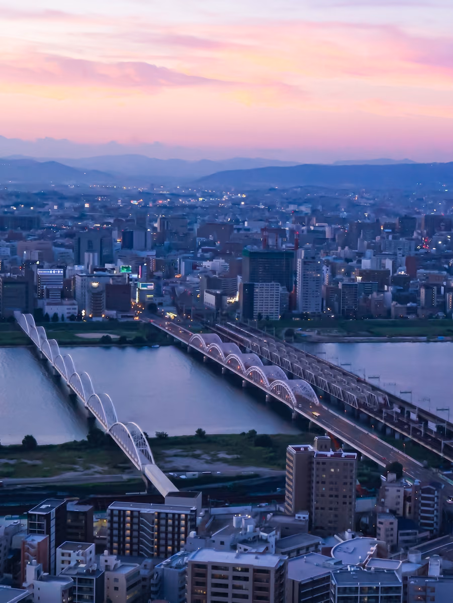 投稿写真：水都をつなぐ3つの架け橋、黄昏のグラデーション