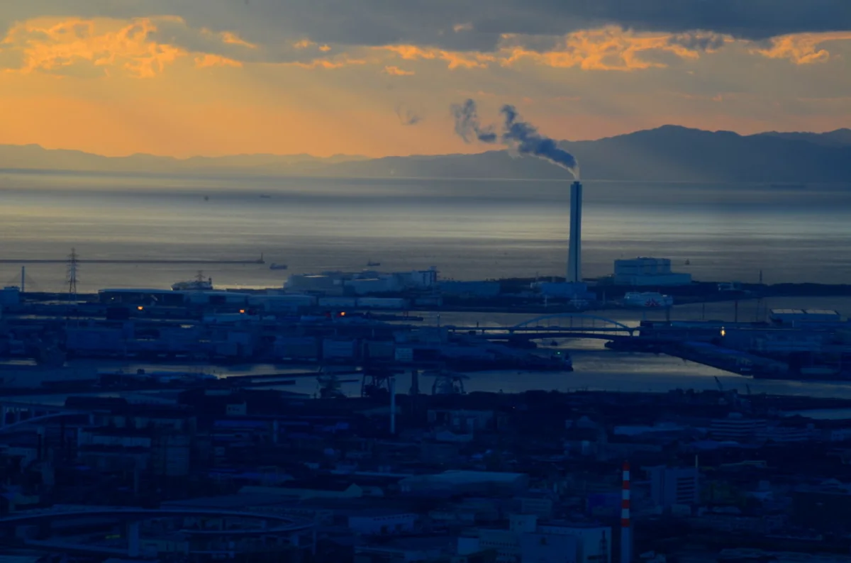 投稿写真：大阪湾　煙突のある風景