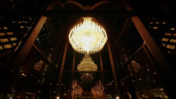 投稿：バカラのシャンデリア