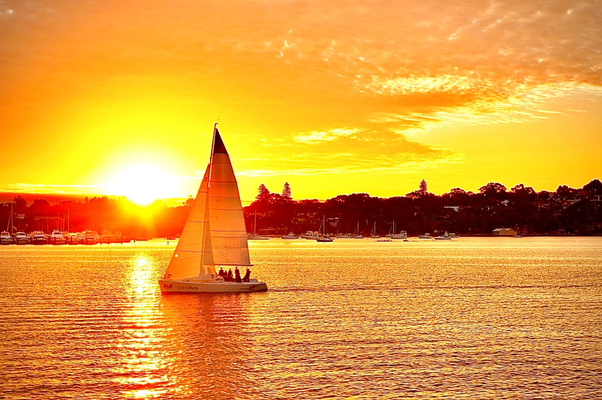 投稿写真：ヨットと夕陽